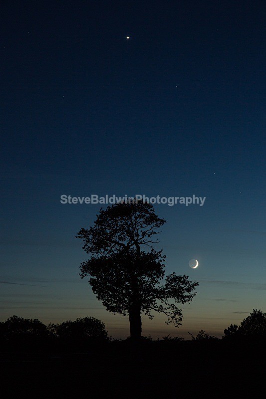 Venus and the Moon:45H - Heaven: British Isles
