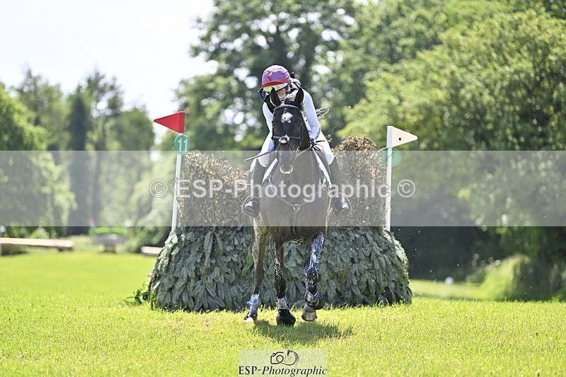 240525-121425-13189 - 370-STORM_IN_DECEMBER-Claire_Fielding