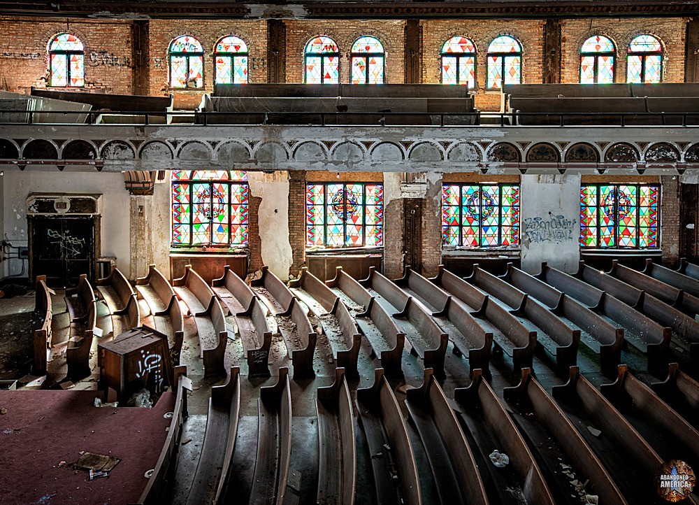 Agudas Achim Synagogue (Chicago,IL) | Side Sanctuary View - Agudas Achim Synagogue