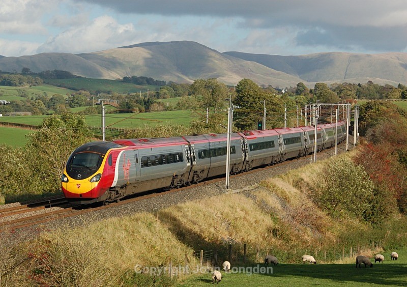 17.10.13 - 390154 1M14 13.40 Glasgow - Euston, Docker - West Coast Main Line (north to south)