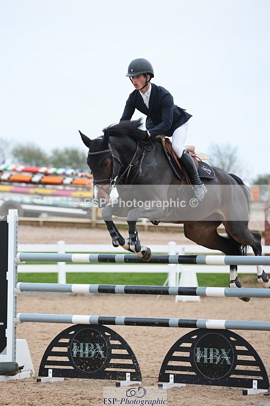 241101A-160052-03186 - FRI Cls 8 National 1.30m