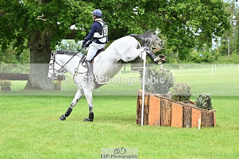 240525-145413-16105 - 207-IE_MR_MCGREGOR-Will_Furlong