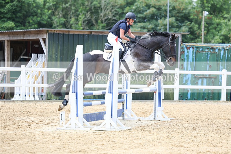 3E7A3091 - Class 4: Senior British Novice/90cm open