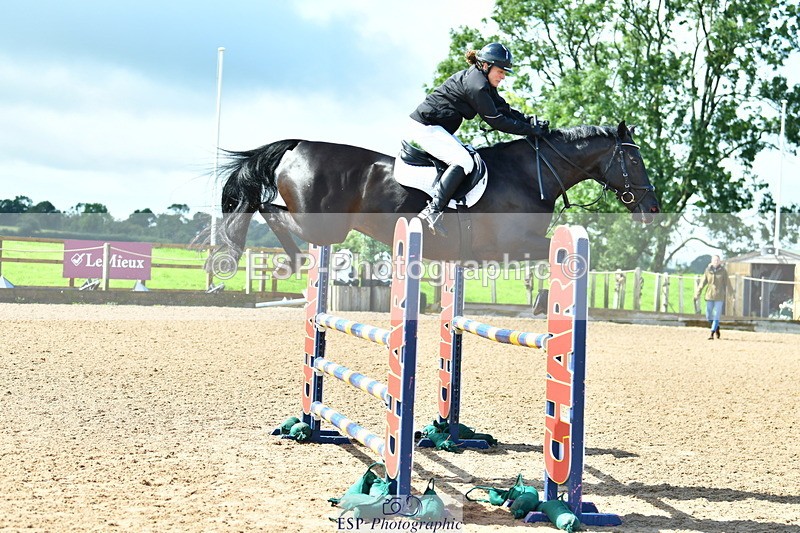 230805A-112701-00298 - Cls 2 Snr Newcomers & 1.10m Open