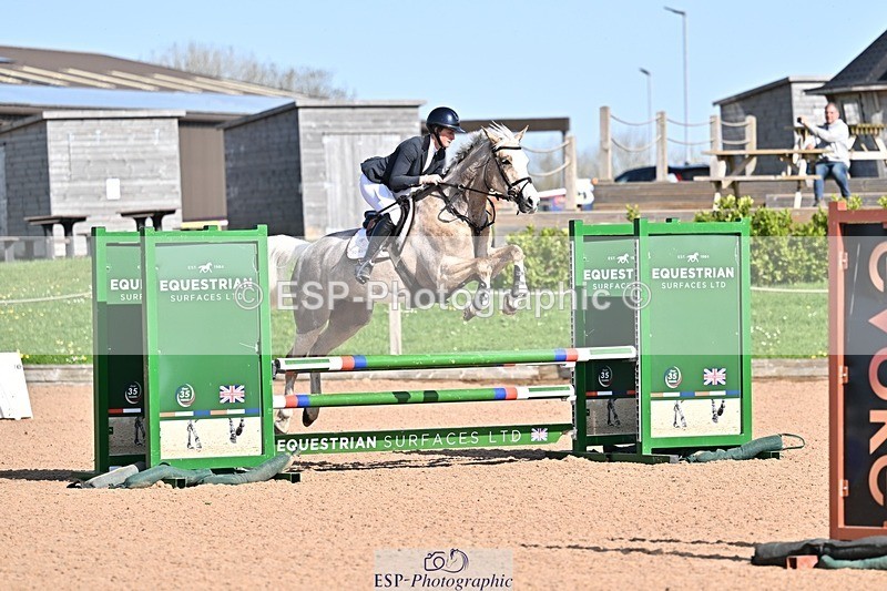 260408-102202-00137 - Cls 2 British Novice and 90cm