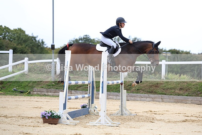 3E7A3113 - Class 8: Senior Newcomers/1.10m open