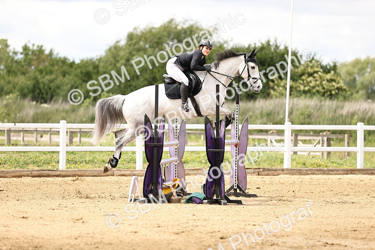 SBM_003268 - Class 11 - Senior Newcomers - 1.10m