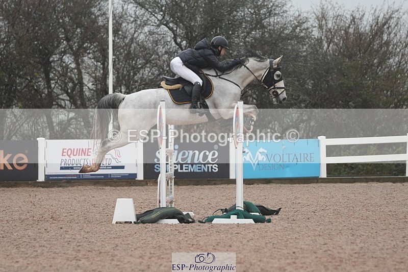251207-121105-01988 - Cls 20 Snr Newcomers and 1.10m