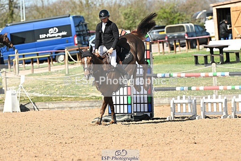 250416-153207-01781 - Cls 6 Foxhunter and 1.20m