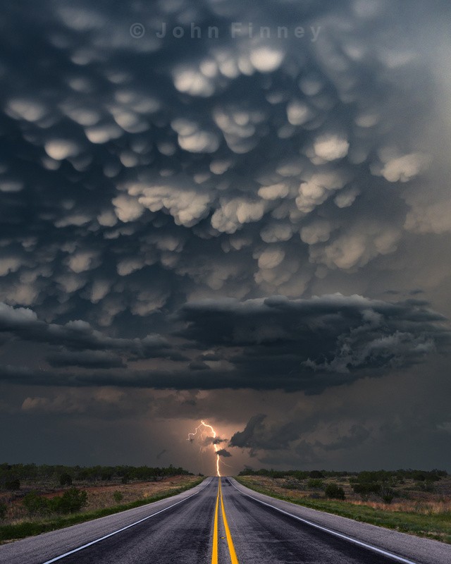 Mammatus Lightning Bolt - Weather photography