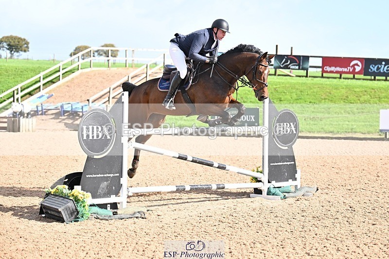 251004-125301-02093 - Cls 10 Foxhunter and 1.20m