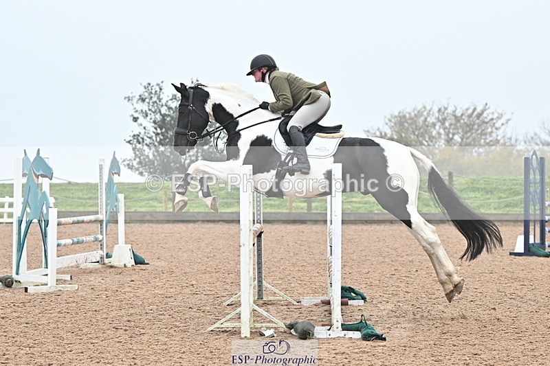 241103A-104818-06761 - SUN Cls 18 British Novice and 90cm Open