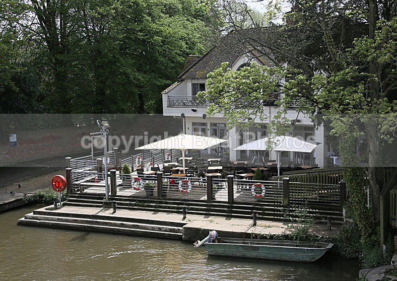 140426 THE FERRY INN COOKHAM WT7A9669 - Waterside Property