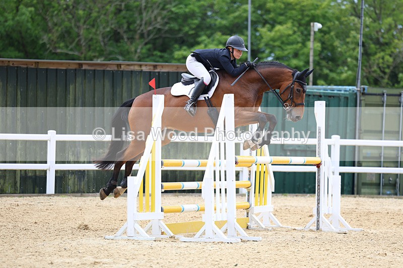 3E7A9415 - Class 8: Senior Newcomers/1.10m open
