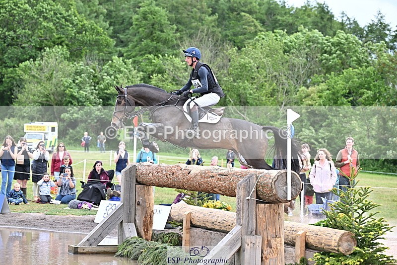 250525A-143753-16530 - D-404-Tom.Jackson-PLOT.TWIST.B