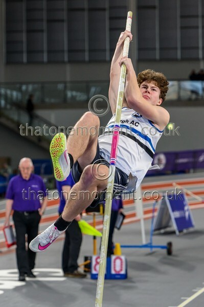 SeniorInd25-919160 - Field Male