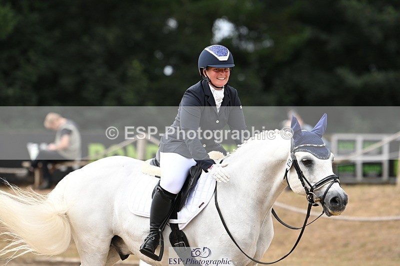 250808A-110558-00574 - 080-Becky.AndrewsTyan.Talk.of.the.town