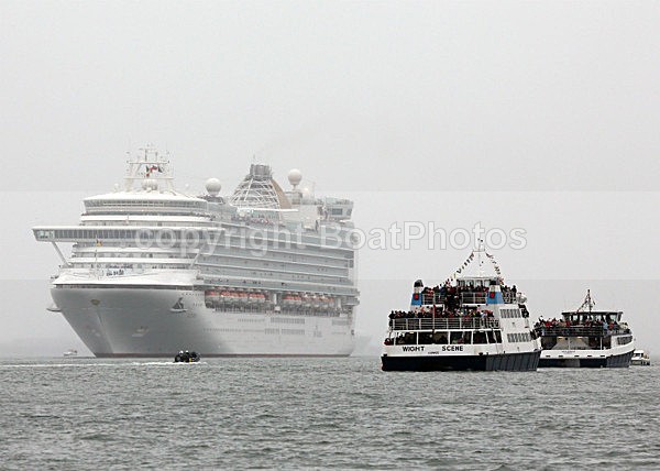 120703 SOUTHAMPTON WATER WT7A4570 - P&O 175th ANNIVERSARY - Seven Ships Leave Southampton