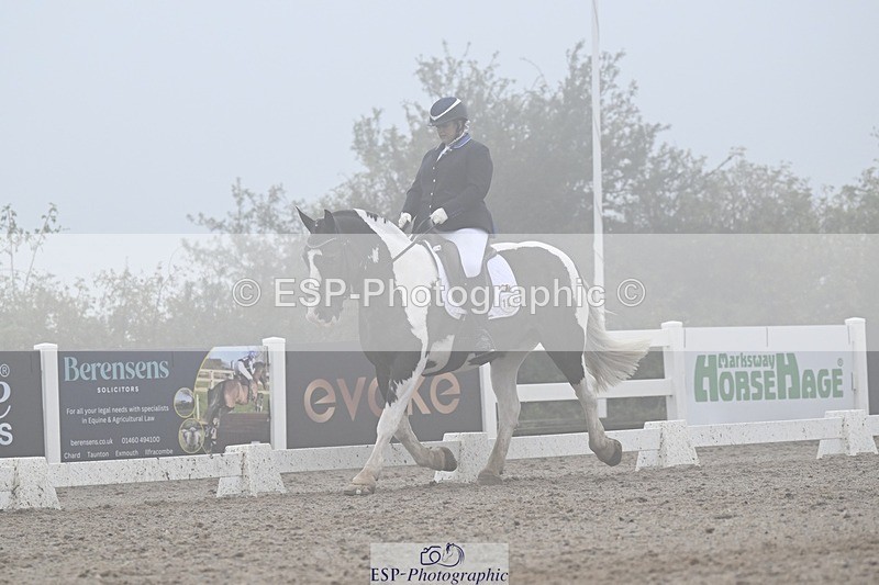 250907-145739-08989 - 106-Lucy.HamblettGalliano.Gold.Dust