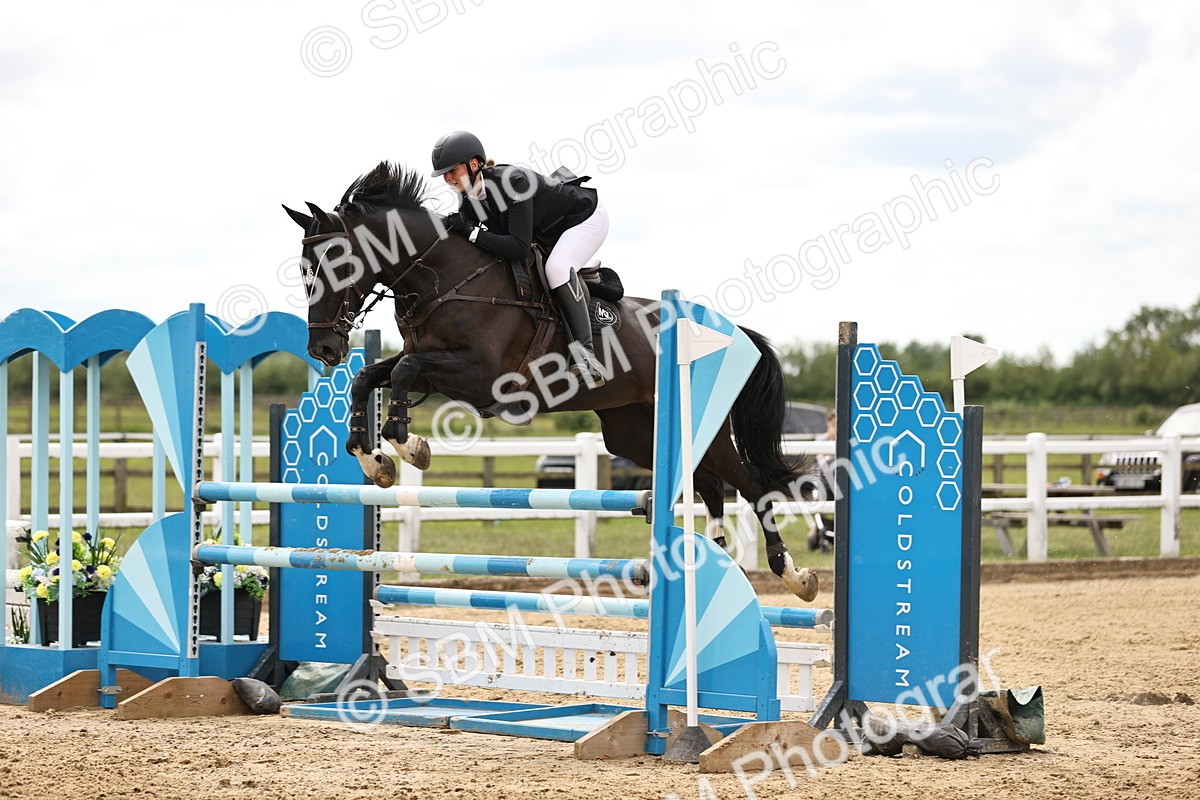 SBM_003327 - Class 11 - Senior Newcomers - 1.10m