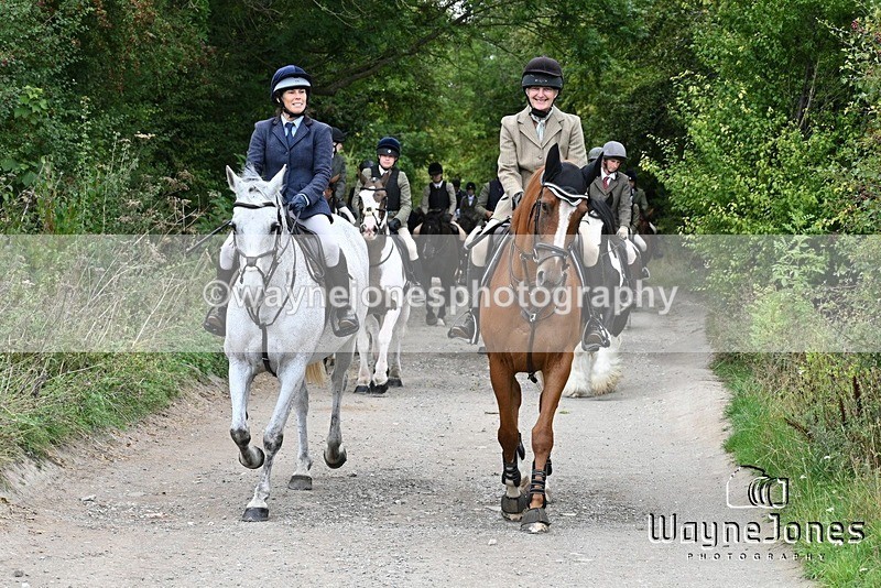 WJ7_0840 - Berks & Bucks Hound Exercise Blewbury 13-09-26