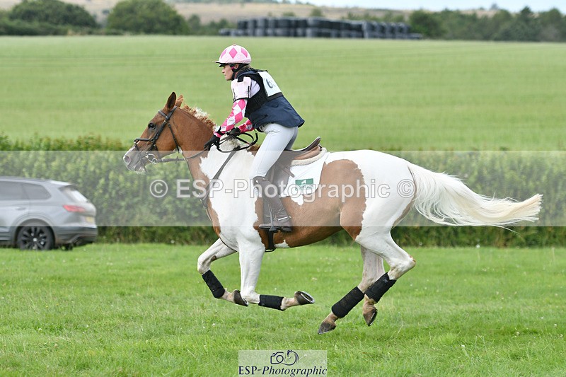 240804-152812-17654 - 657-Althea_Bleekman-SHOVERN_ON_ICE