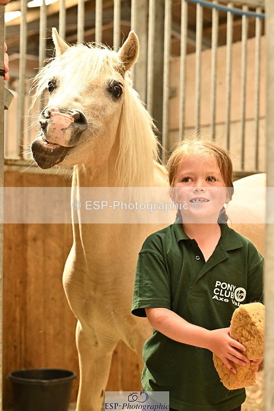 250821B-125732-00463 - Stable Shots and Group Photo