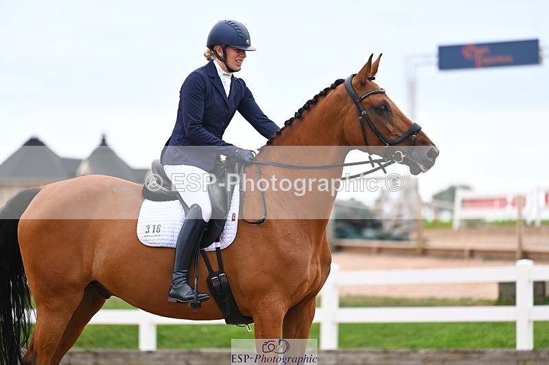 240817A-154932-10378 - 316-Hannah.Drinkwater-Sonnetti