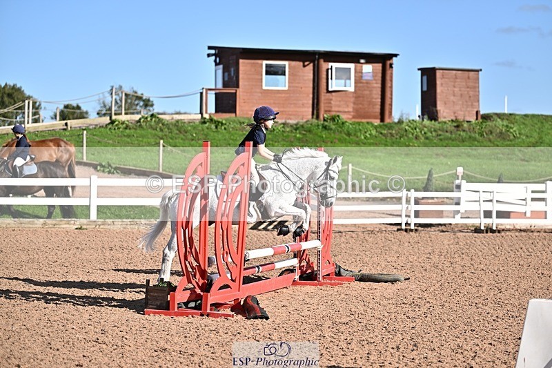 260915-162750-00017 - Clear Round and 60cm