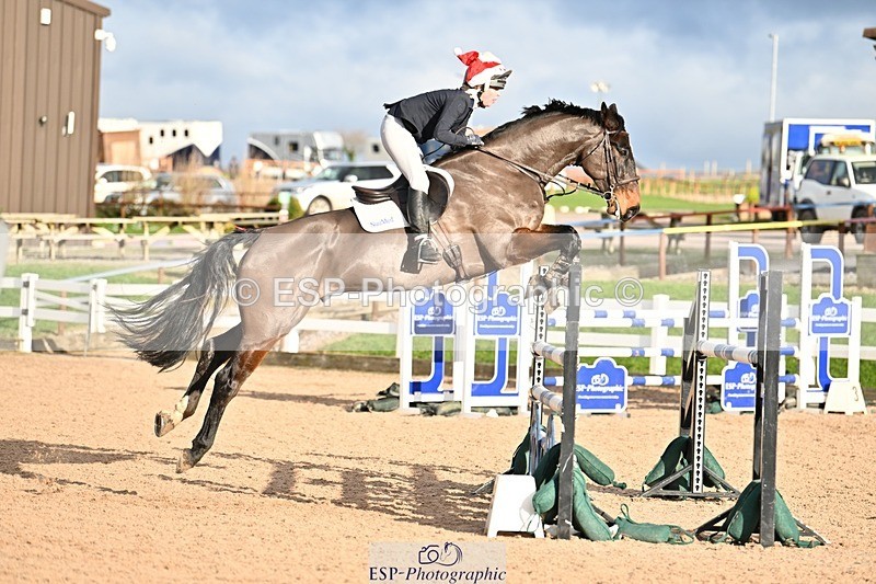 241208-131242-01717 - Cls 21 Newcomers and 1.10m Open