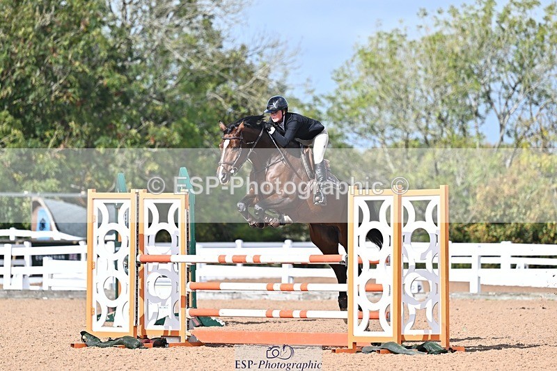 261014-130802-00570 - Cls  05 Snr Newcomers & 1.10m Open