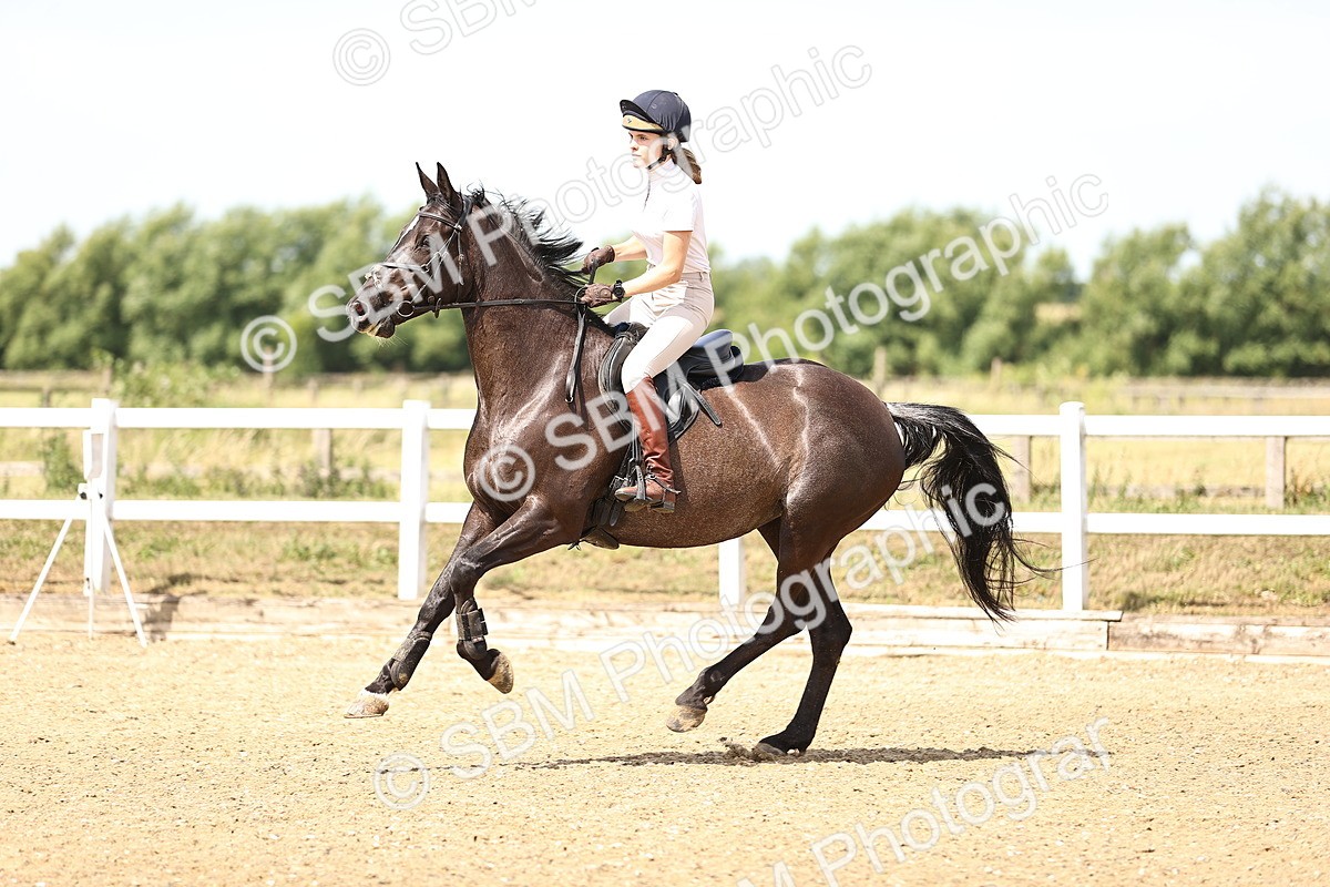 SBM_000632 - Class 15 - Redpost Equestian Senior Foxhunter - 1.20m