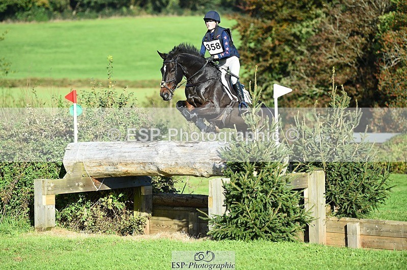 231022-152630-30379 - 358-ROYALE.MESSENGER-Anna.Singer-XC