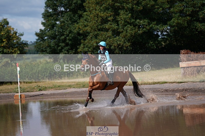 250802A-103220-01422 - C-105-Mimi.van.Ufford-MR.SOCKS