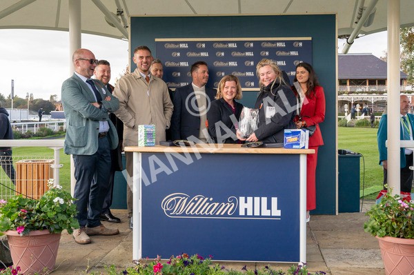 111024-Race 3-Minstrel Knight-7167 - Race 3 2.40pm William Hill Finale Handicap