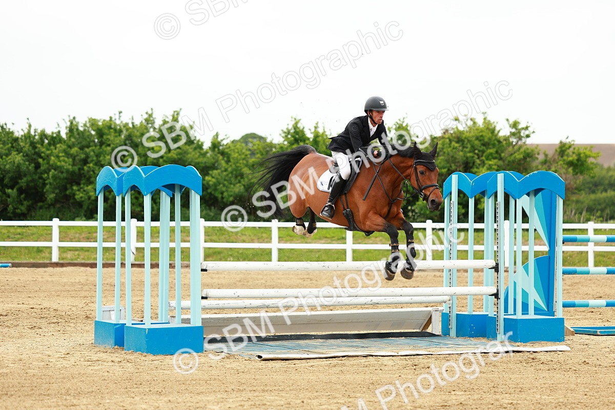 SBM_000957 - Class 5 - Senior Foxhunters - 1.20m