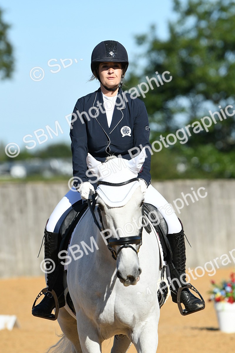 SBM_16258 - D4 - Small Tour Championship - Intro B