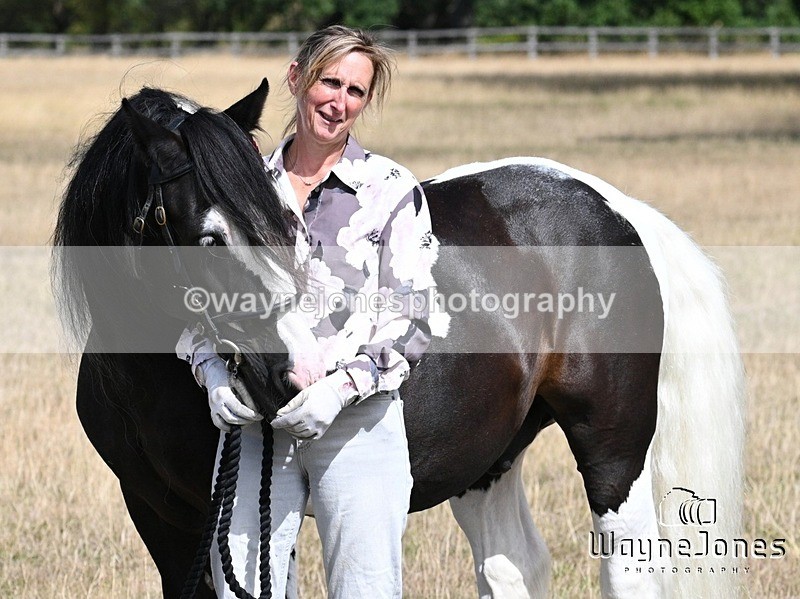 WJ7_9789 - Kellie and Nancy at Swallowfield 31-08-26