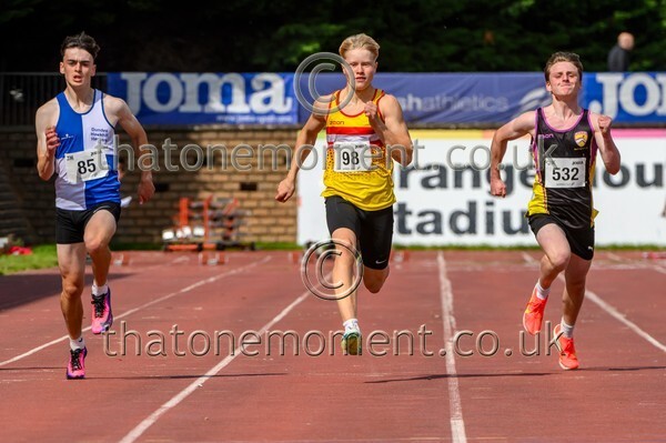 Age26 SAT-928480 - Track Male Set One