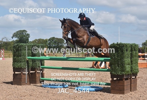 JAC_4544 - CLASS 6 Senior Newcomers/ 1.10m Open