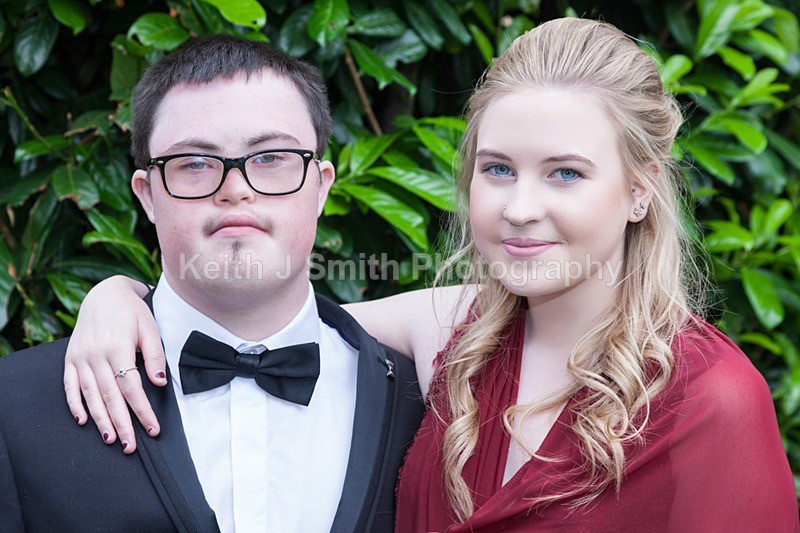 7SKJ0283 - Katie Doyle and friends Pre Prom