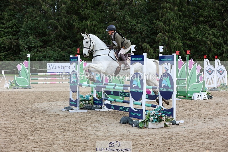 251026A-121720-24608 - G-572-Laura.Pitman With Trot Up
