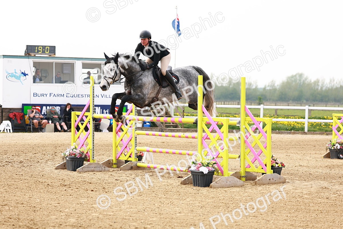  - Class 19 - Senior Foxhunter - 1.20m