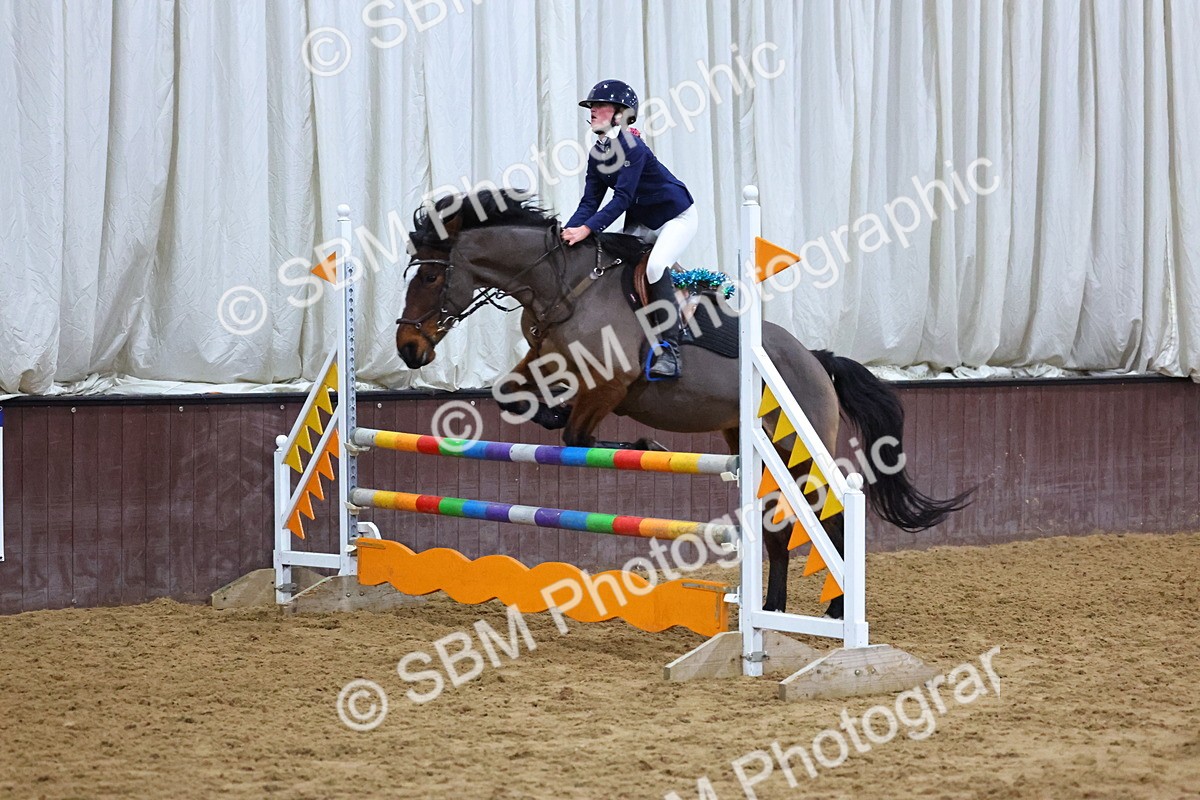 SBM_002825 - Class 6 - Holly & Ivy Stakes - 90cm