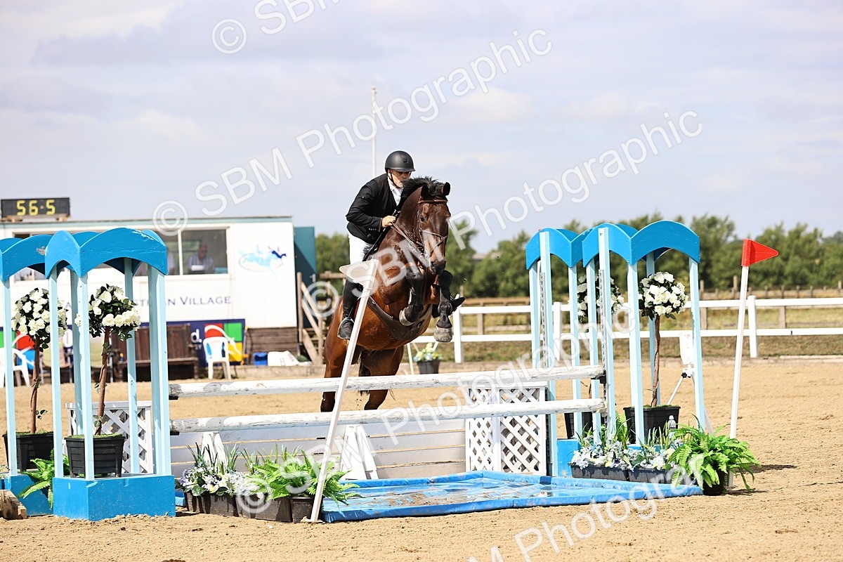 SBM_009649 - Class 8 - Senior Newcomers - 1.10  Open