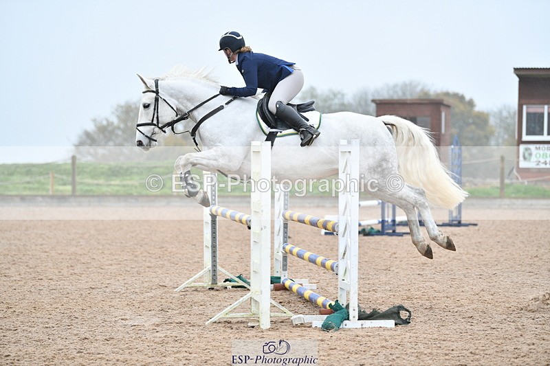 241102A-113032-04314 - SAT Cls 9 British Novice and 90cm Open