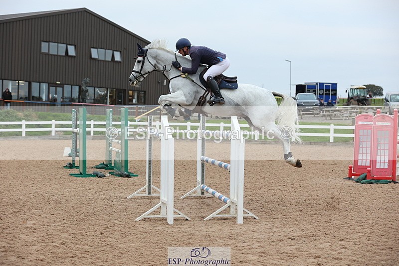 241101A-160003-03176 - FRI Cls 8 National 1.30m