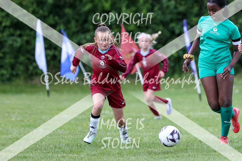 1DX32148 - Covingham Park V Tadpole Farm