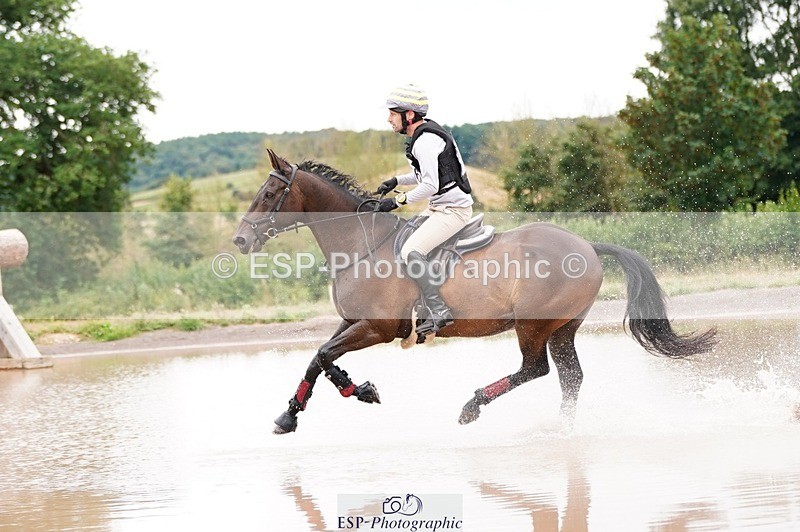 250803A-124602-13113 - M-556-Alex.Jupp-CARRY.ON.REGARDLESS