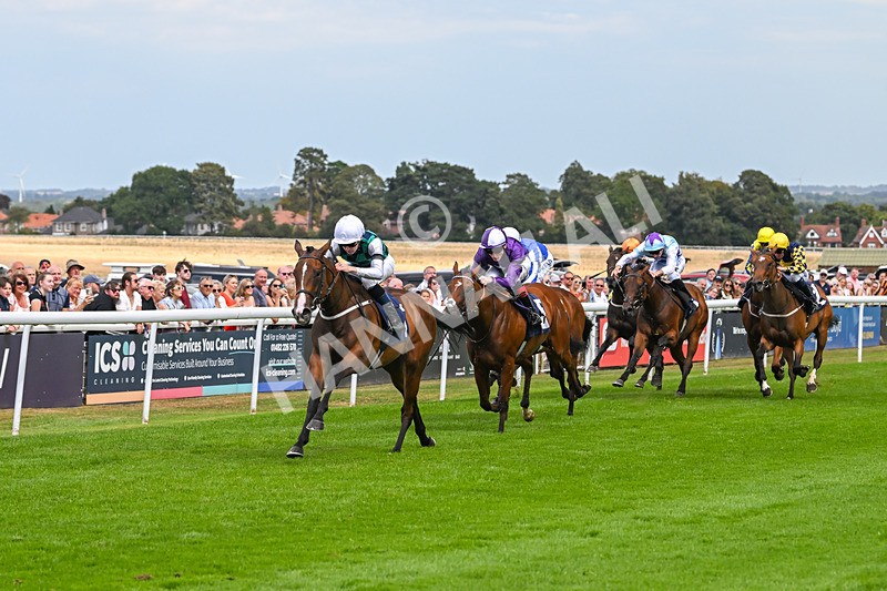 140825-Race 1-Catching The Moon-0281 - Race 1